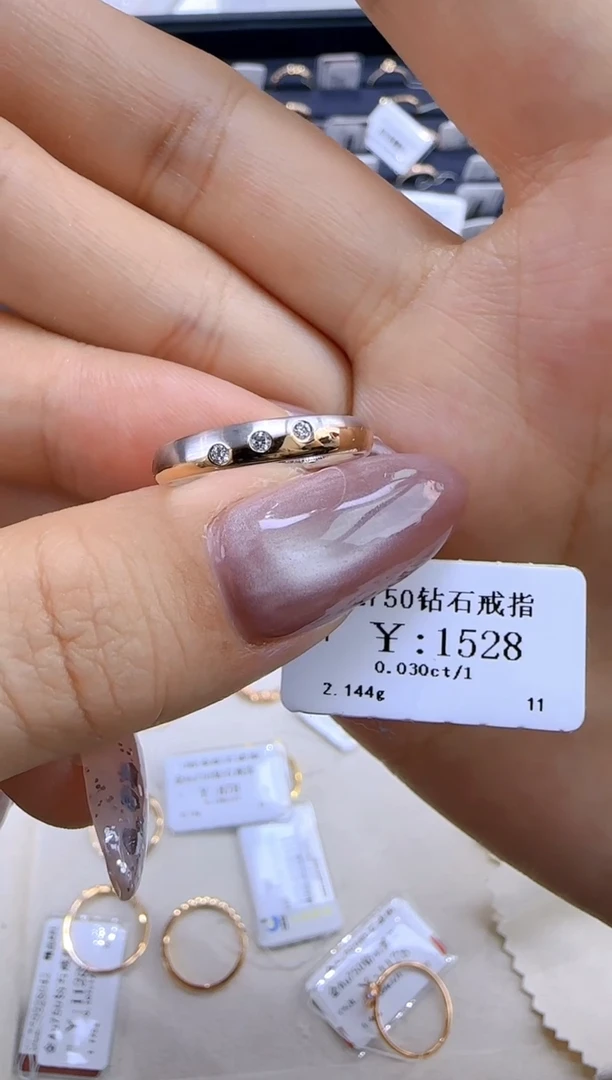 【闪购商品】钻石戒指/指环18K金镶嵌137800