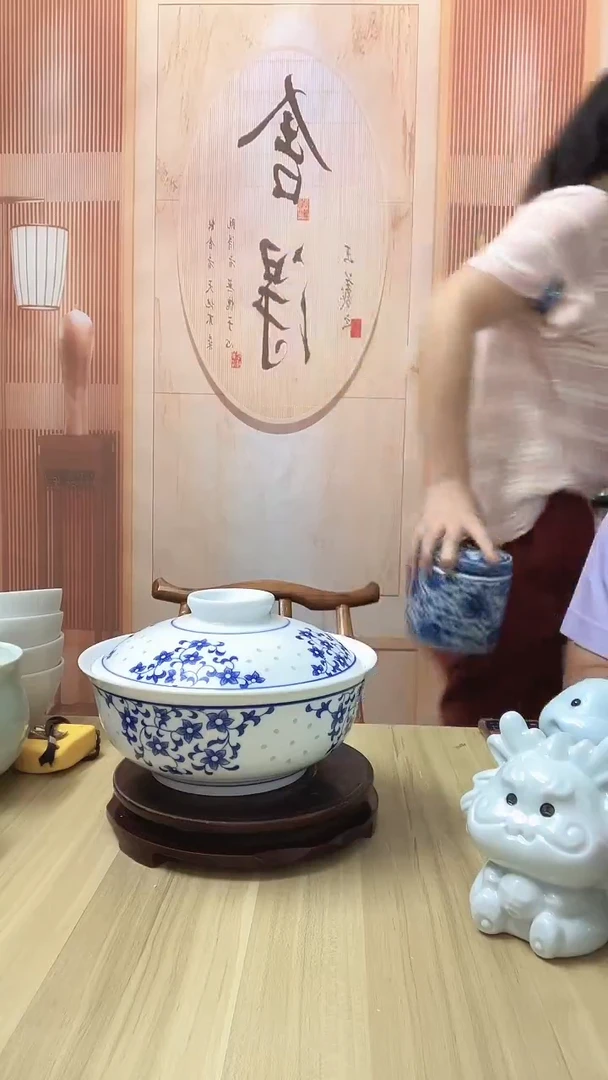 瓷简****福微瑕 8英寸紫荆花盖碗1个