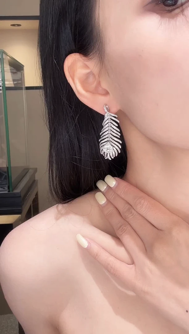 18K金镶嵌耳钉钻石两戴羽毛耳环