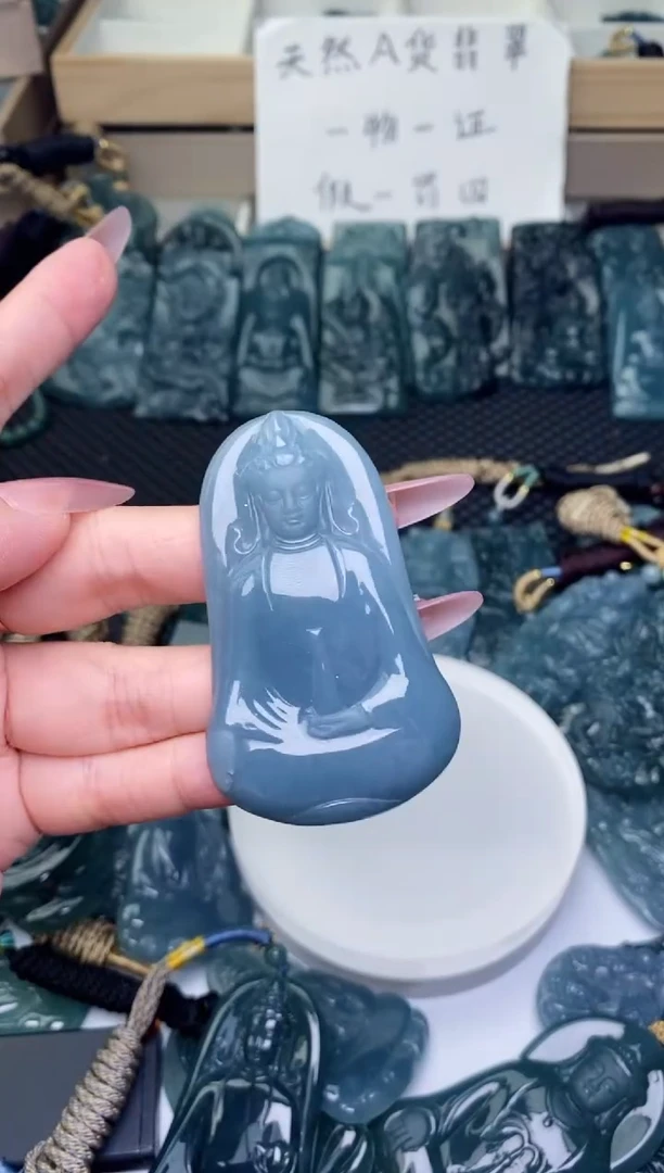 颈饰未镶嵌翡翠