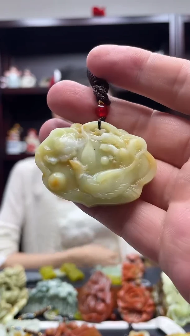 岫玉未镶嵌吊坠·