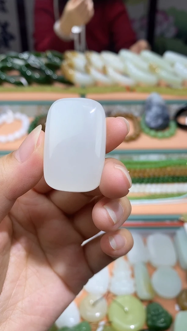 吊坠(赠链)未镶嵌和田玉白玉面包牌