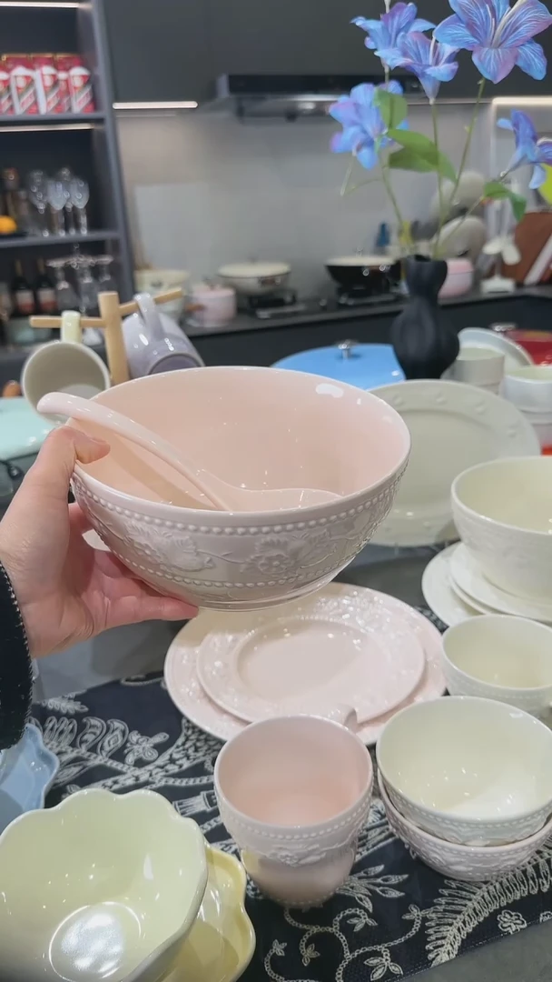 【闪购商品】瓷浮雕草莓陶瓷大汤碗8英寸-樱花粉