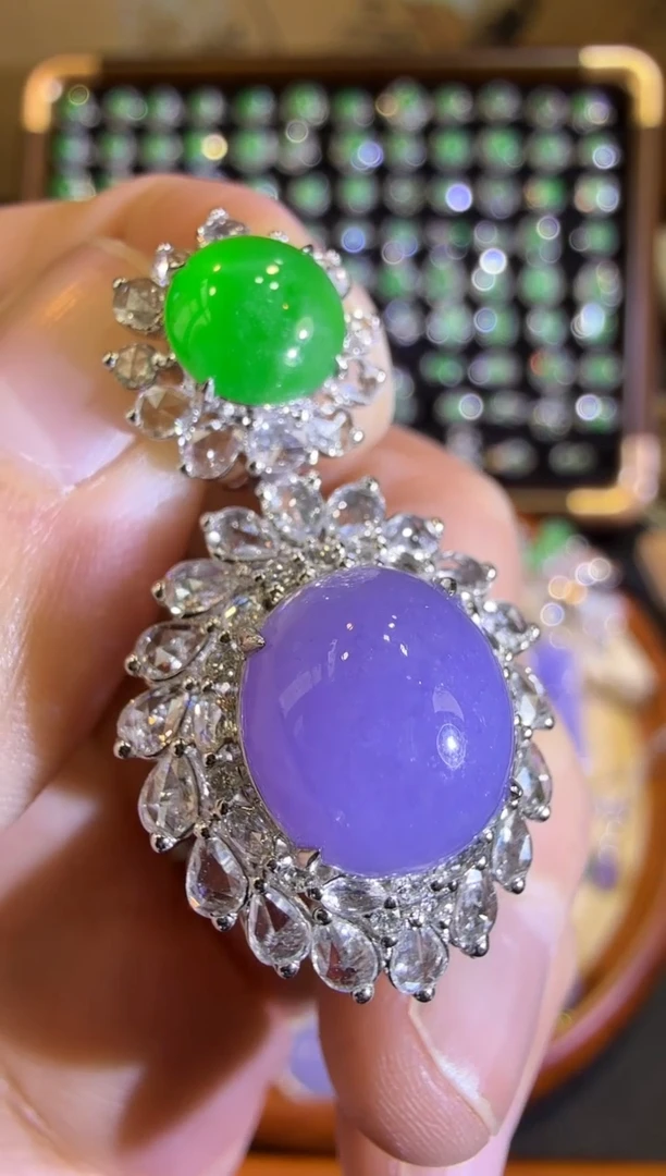 【闪购商品】翡翠吊坠(赠链)18K金镶嵌浓紫蛋面