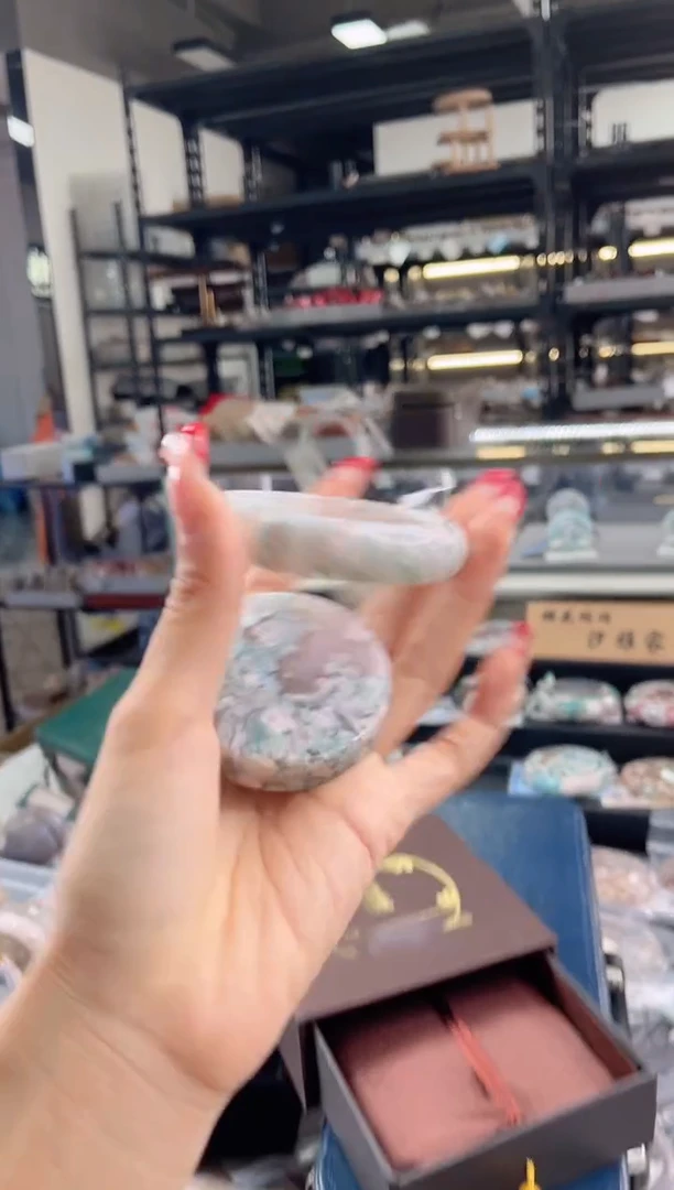 未镶嵌手镯石英质玉六*六圈口（赠品镯心）