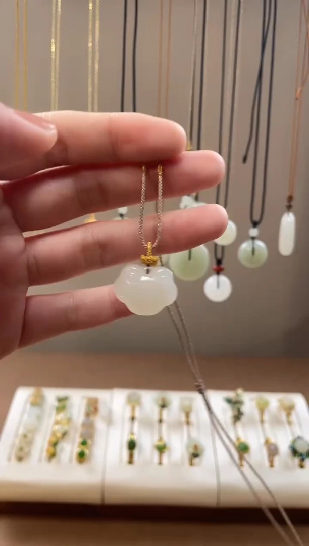 颈饰未镶嵌和田玉和田玉吊坠