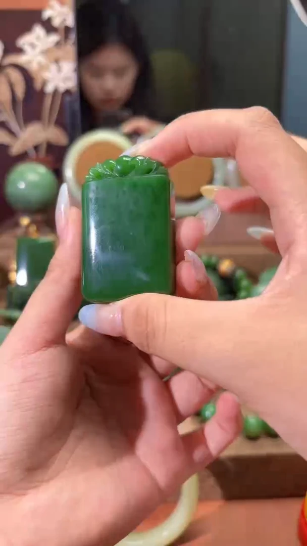 和田玉（碧玉）未镶嵌颈饰1