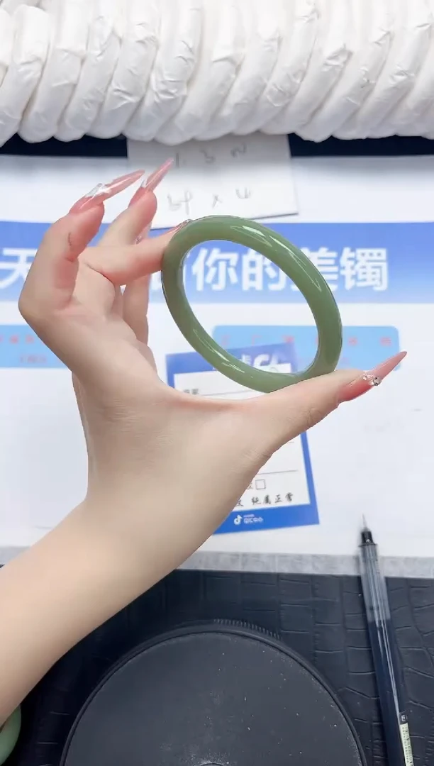 石英质玉手镯未镶嵌190-57