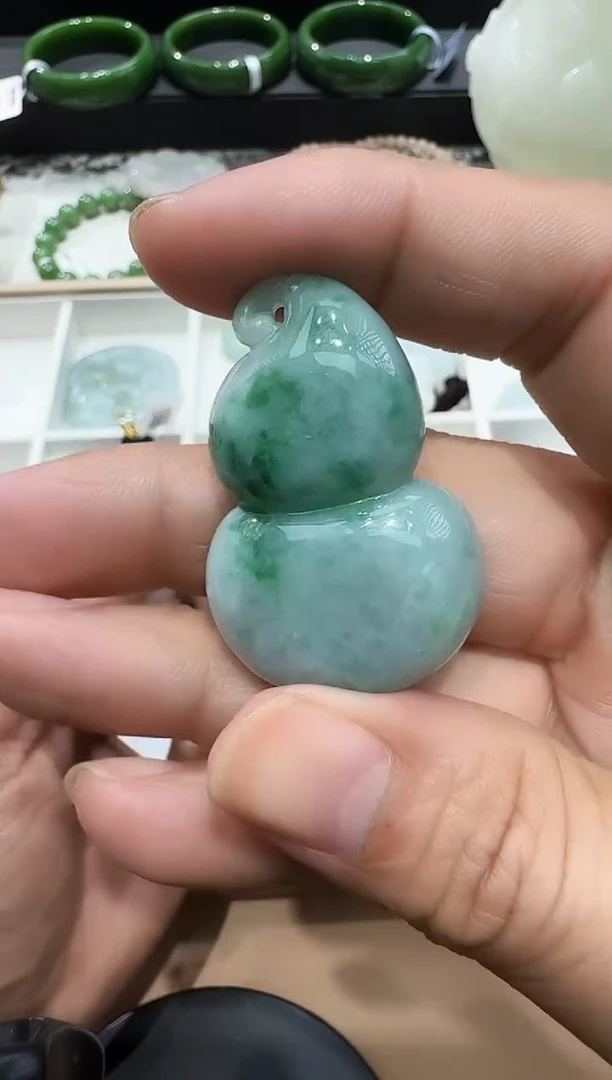 吊坠(赠链)未镶嵌翡翠吊坠