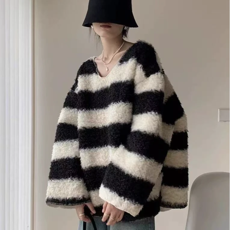 J1868 毛绒绒条纹v领宽松卫衣女春慵懒黑白撞色