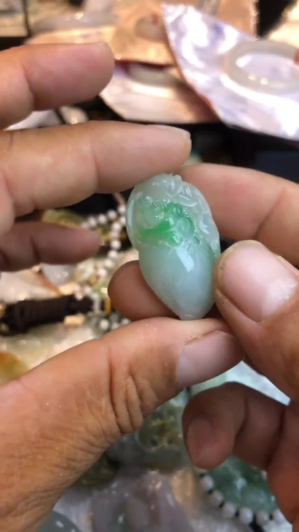 翡翠未镶嵌吊坠(不含链)寿桃