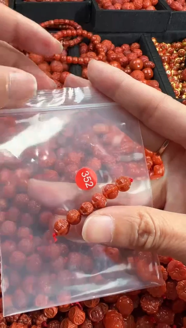 南红玛瑙未镶嵌颈饰1