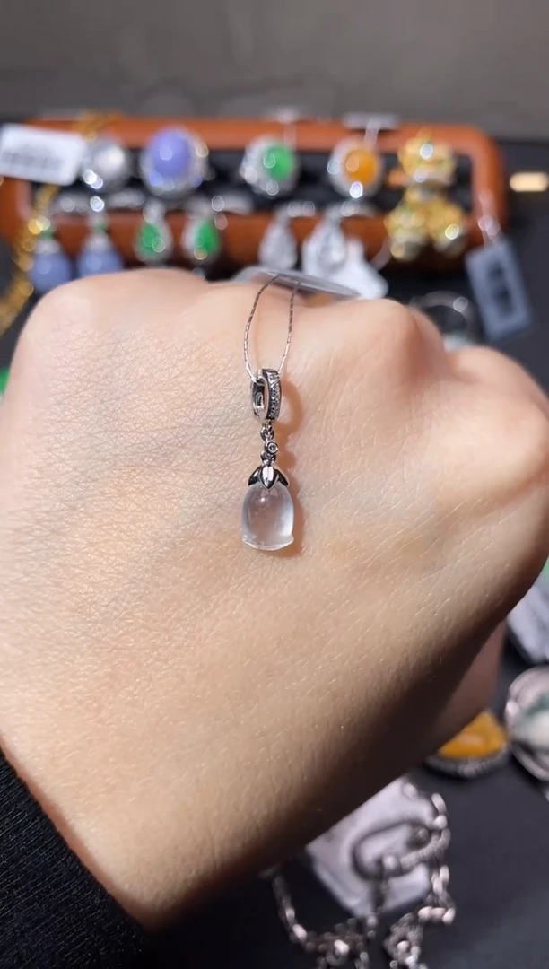 【闪购商品】翡翠吊坠(不含链)18K金镶嵌吊坠