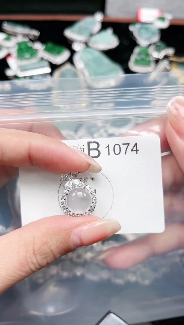 【闪购商品】石英质玉颈饰合金赠皮绳1074