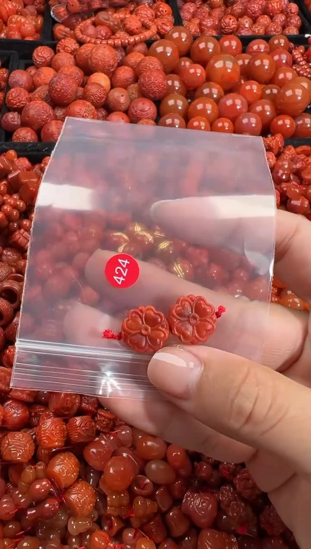 南红玛瑙未镶嵌颈饰1