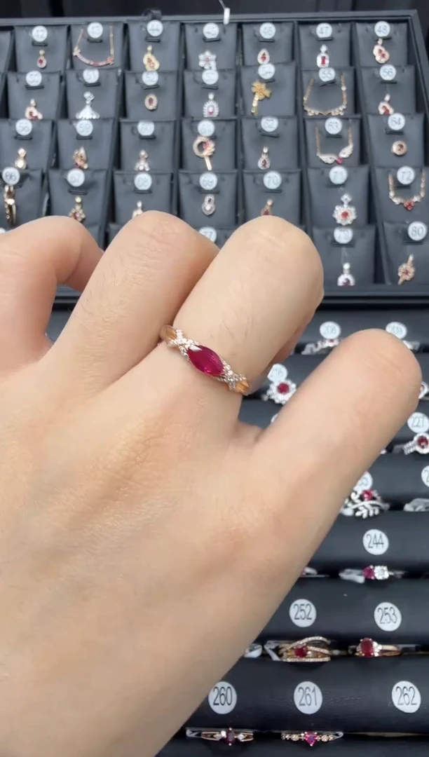 18K金镶嵌戒指红宝石马眼0.48克拉