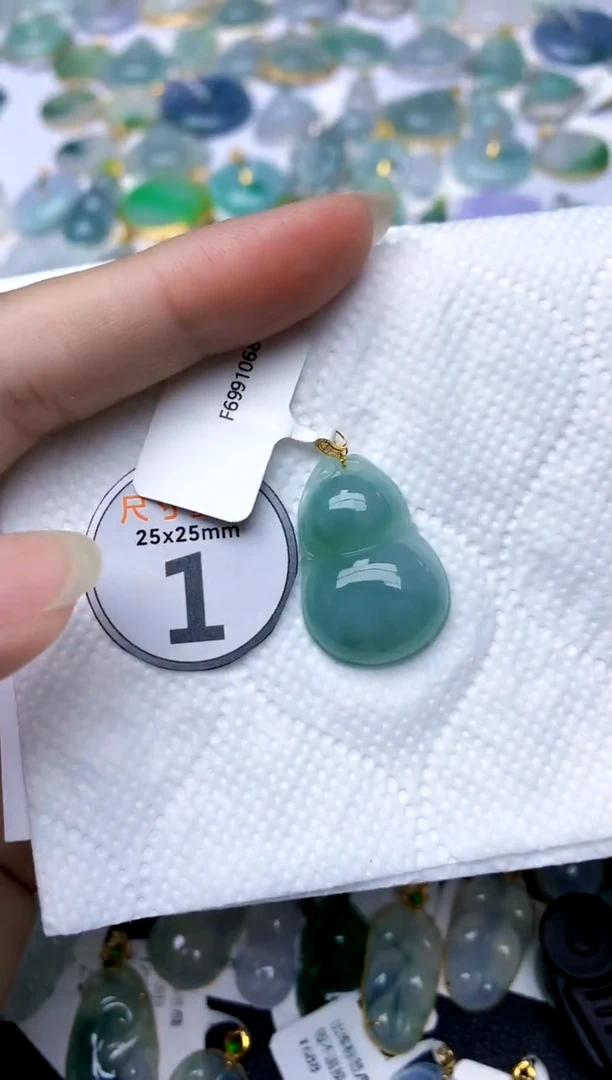 颈饰18K金镶嵌翡翠天然A货翡翠