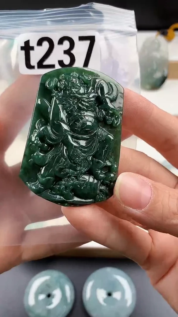 颈饰未镶嵌翡翠天然翡翠吊坠挂件