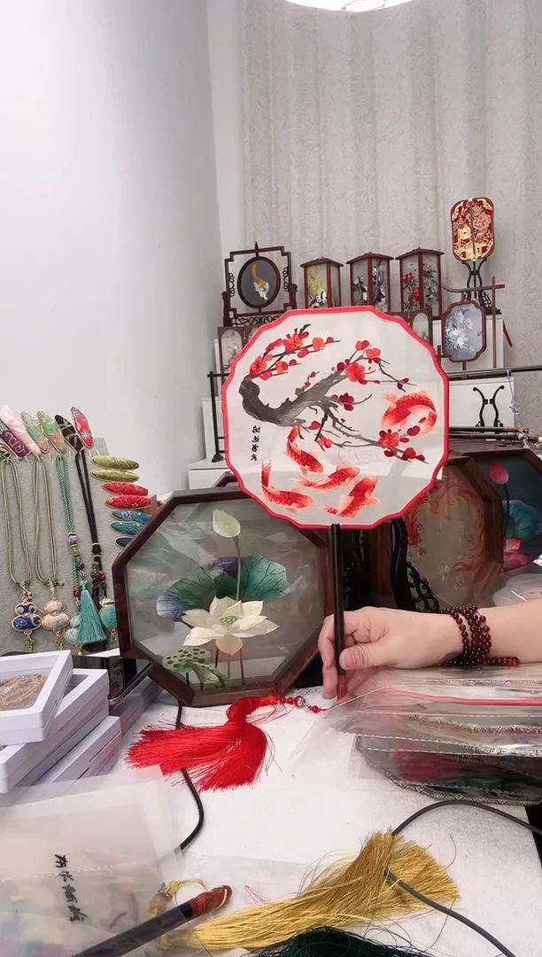 扇子苏绣作品手工团扇