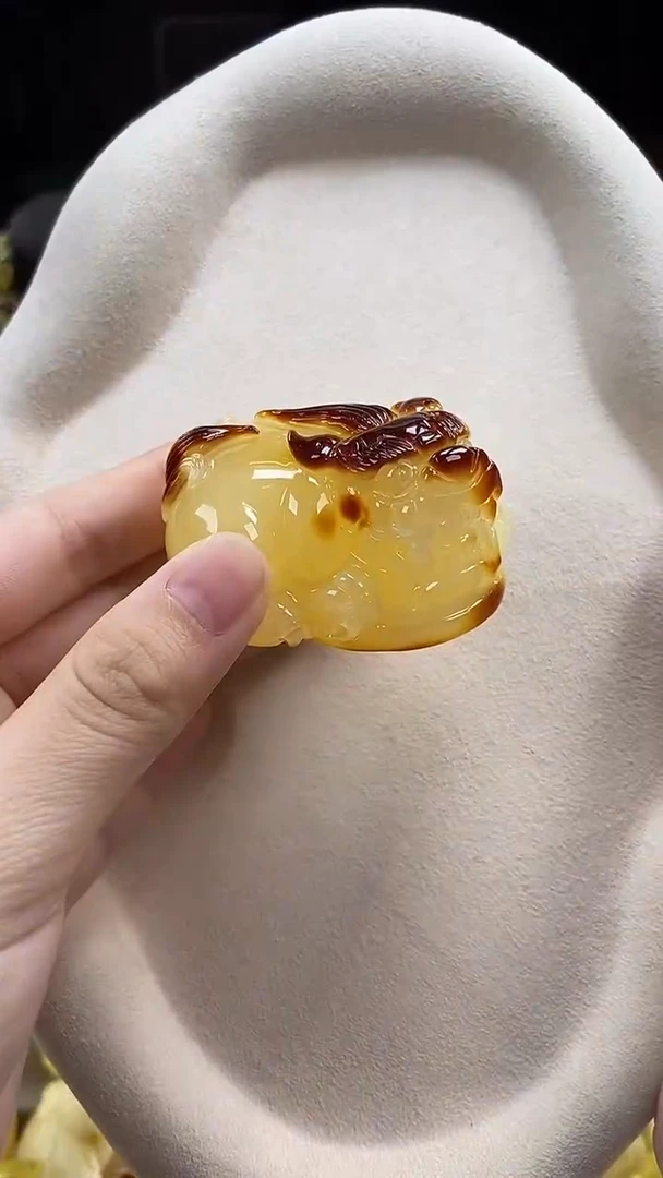 琥珀颈饰未镶嵌吊坠