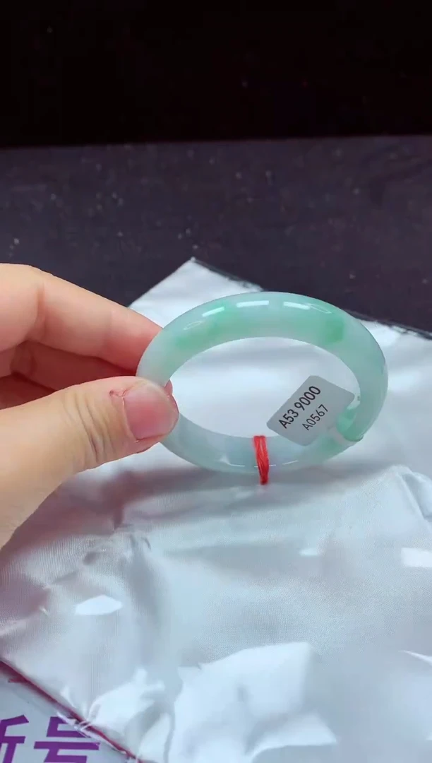 【闪购商品】翡翠手镯未镶嵌镯子53+