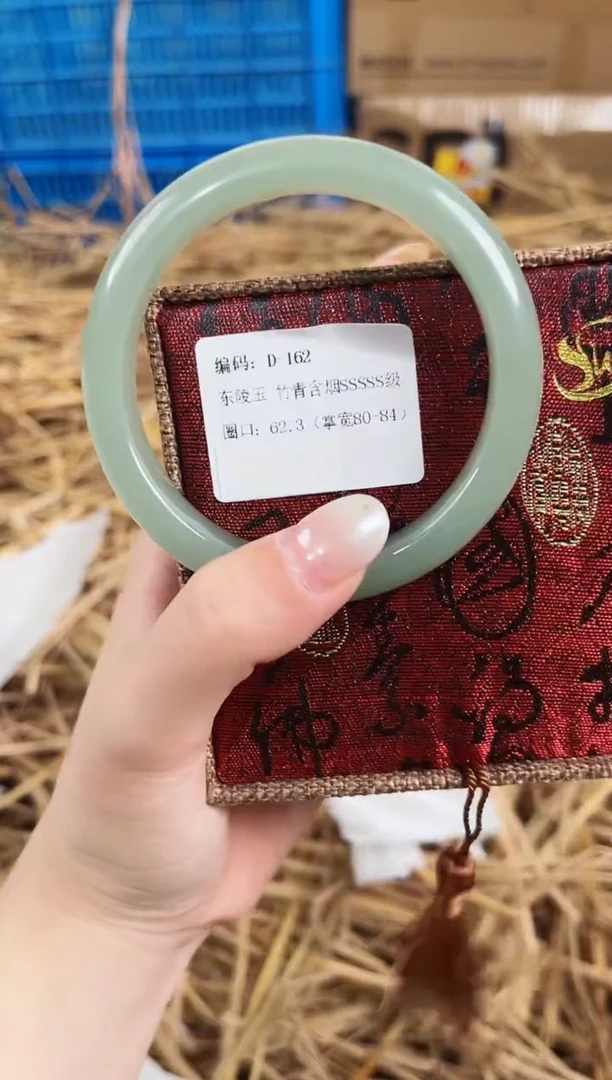 未镶嵌手镯石英质玉D162