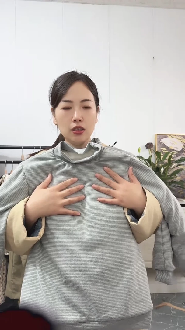 灰色条纹棉花衣儿童套头60斤左右