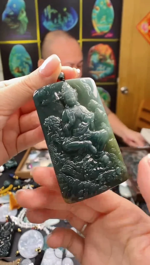 翡翠未镶嵌颈饰多样性发其一