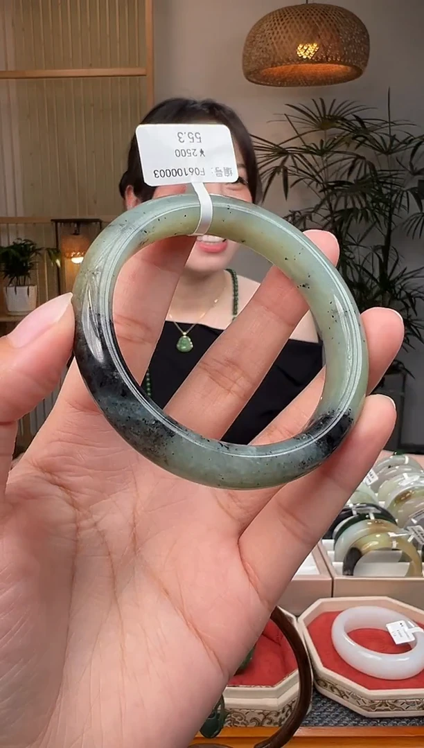 和田玉手镯未镶嵌F 56.3