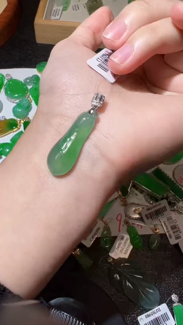 【闪购商品】翡翠挂件18K金镶嵌我