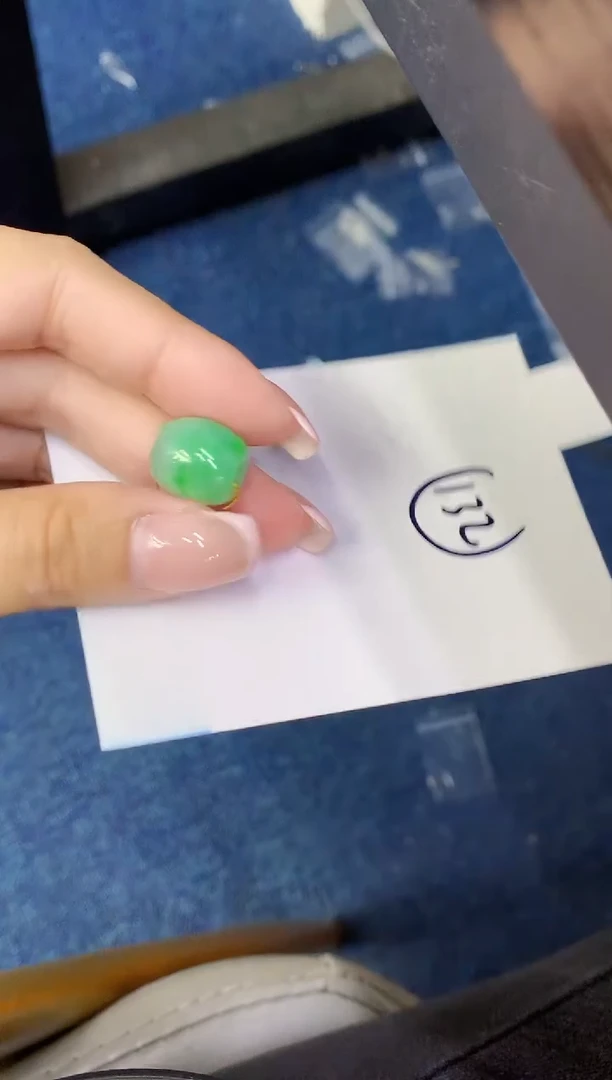 翡翠未镶嵌颈饰缅甸天然翡翠A货