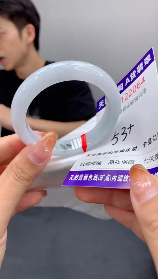 未镶嵌手镯翡翠有纹，完美者勿拍