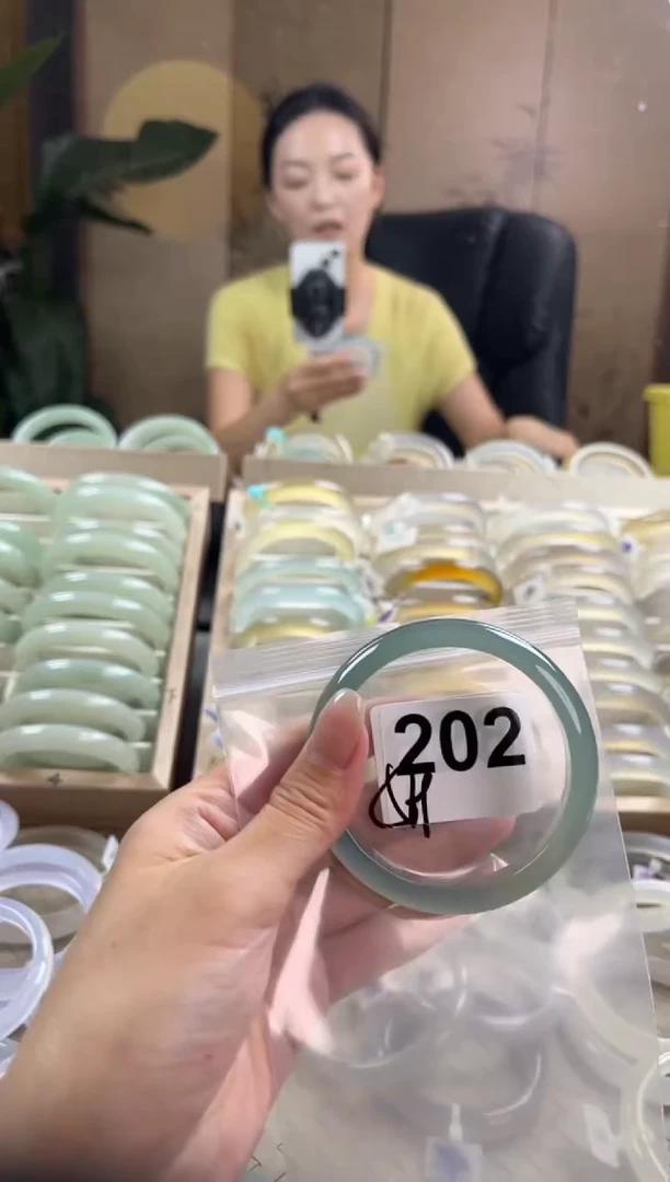 手镯玛瑙/玉髓未镶嵌202