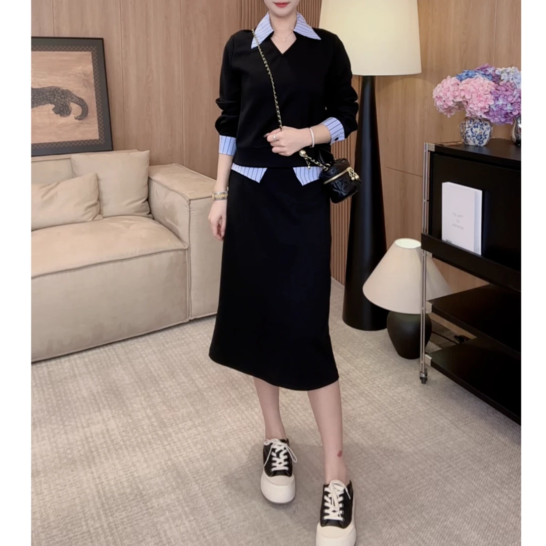 6739秋季严选冬季女高级感休闲显瘦条纹V领上衣半身裙两件套套装
