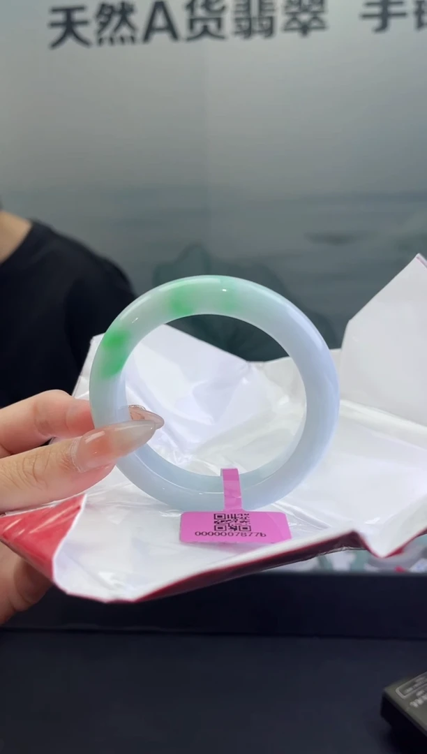 翡翠手镯未镶嵌翡翠手镯