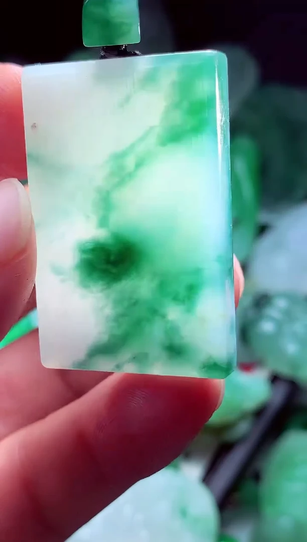 未镶嵌定制翡翠山**?翡翠毛货定制