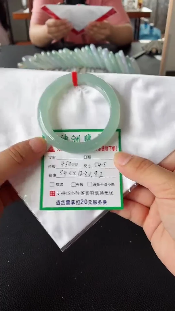 翡翠手镯未镶嵌翡翠手镯