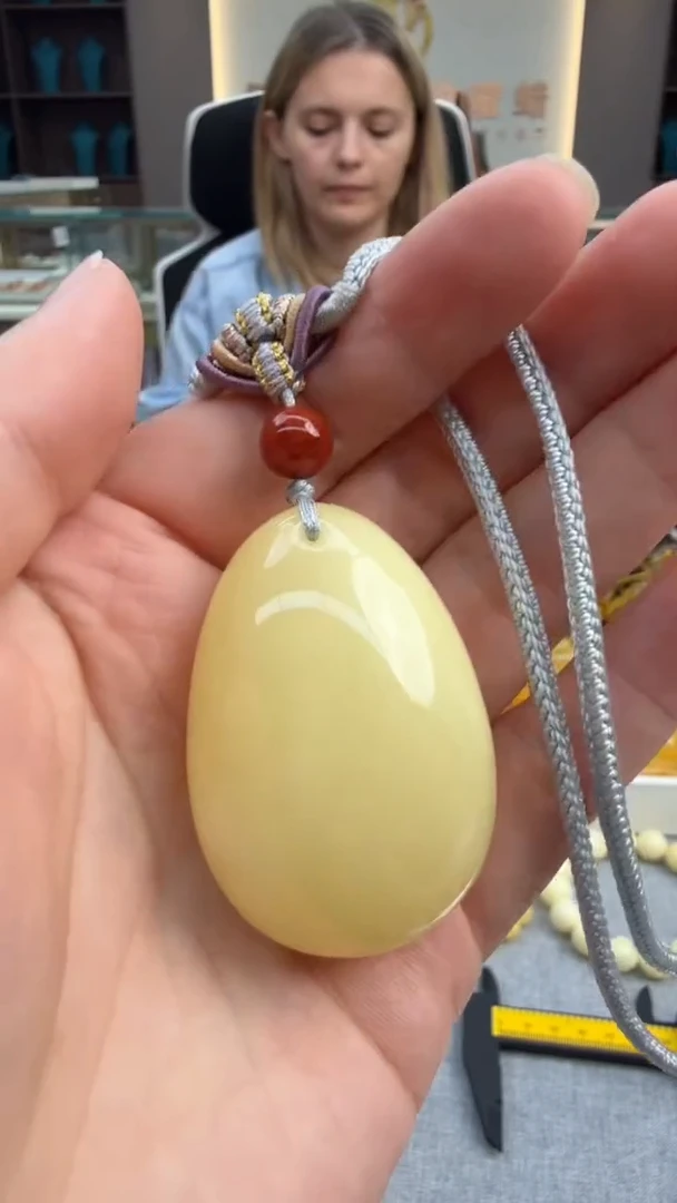 琥珀颈饰未镶嵌假一罚三秒拍号114