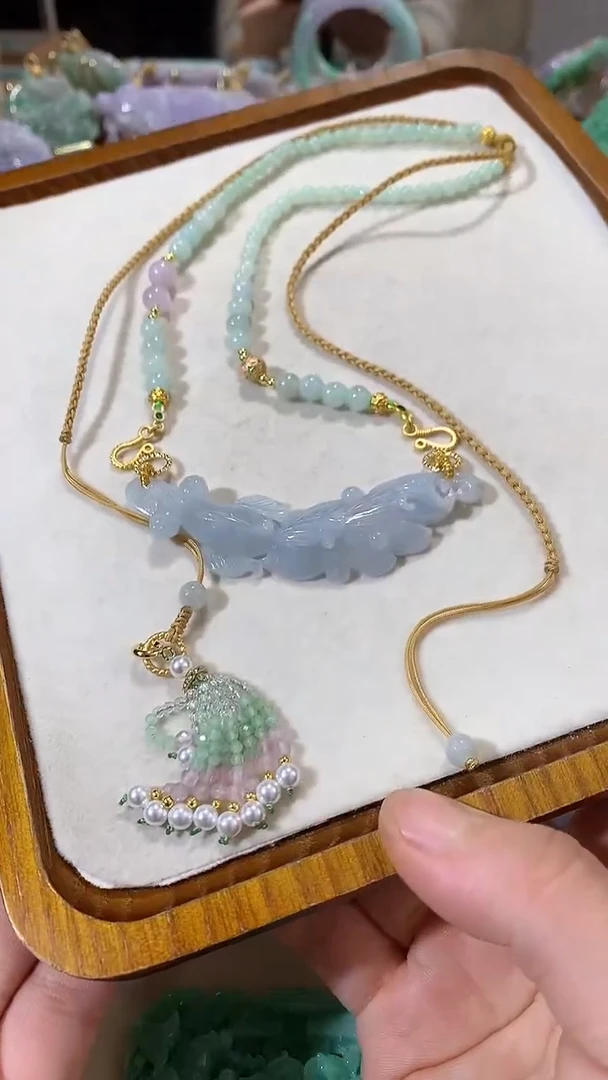 颈饰未镶嵌翡翠吊坠