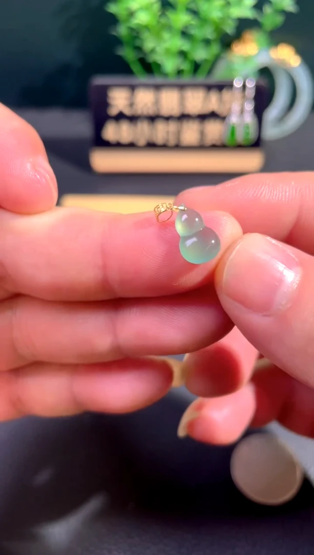 颈饰18K金镶嵌翡翠翡翠