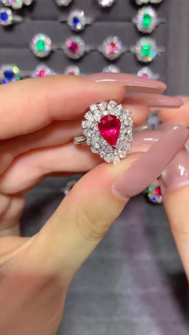 18K金镶嵌戒指红宝石2.02CT