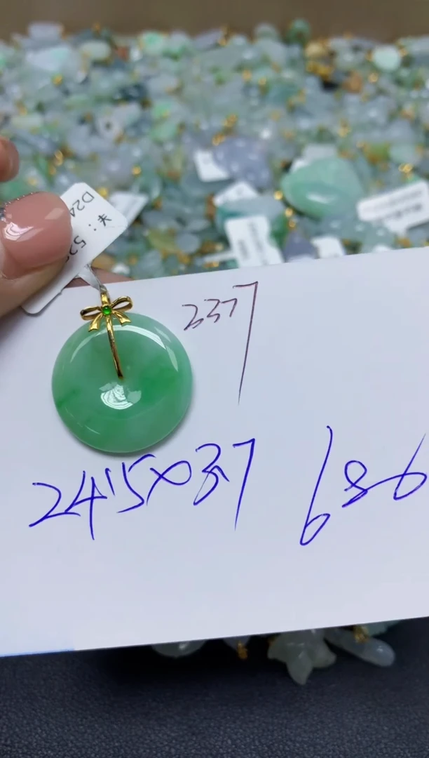 【闪购商品】翡翠挂件18K金镶嵌 天然翡翠A货