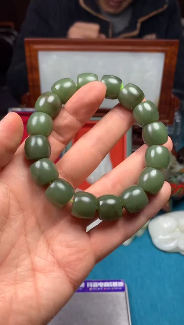 颈饰未镶嵌和田玉拍一发一