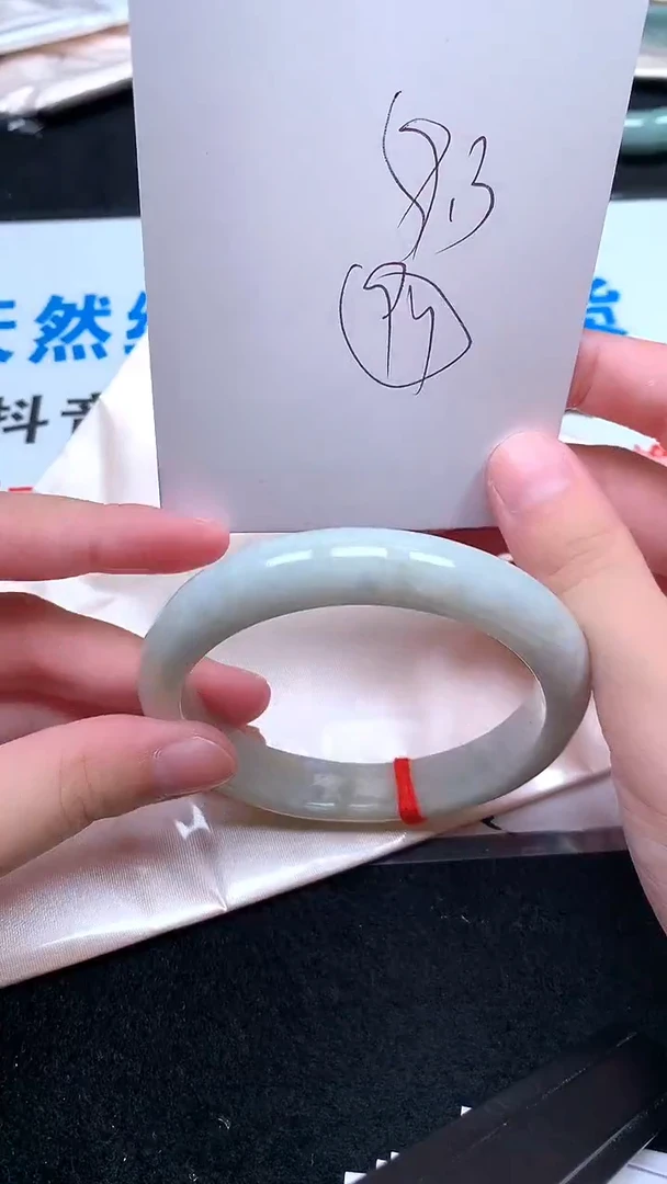 未镶嵌手镯翡翠.