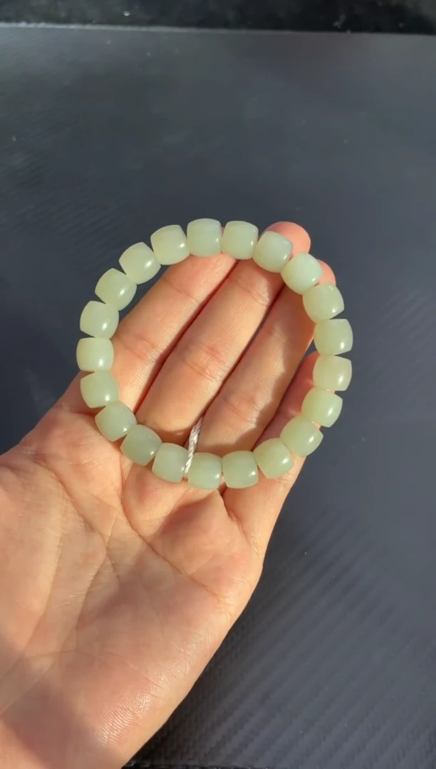 未镶嵌手链和田玉（青白玉）且末近矿卡10直切手串微色差