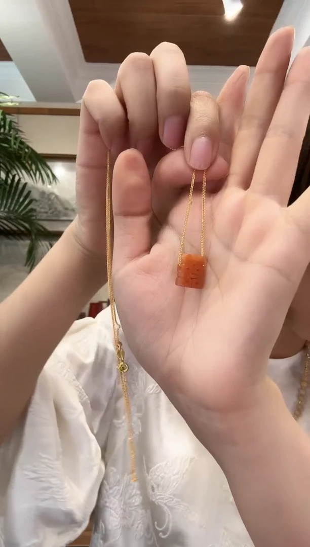 翡翠未镶嵌颈饰国风