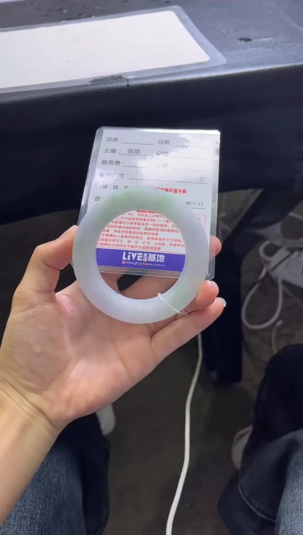 未镶嵌手镯定制翡翠何**。定制手镯不退不换