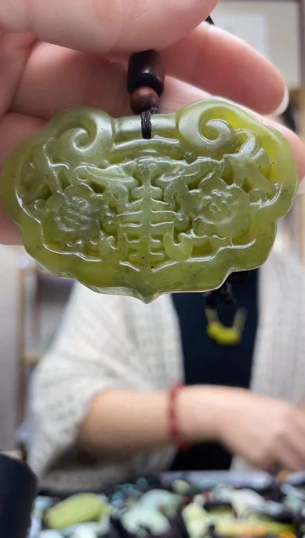 未镶嵌岫玉吊坠`