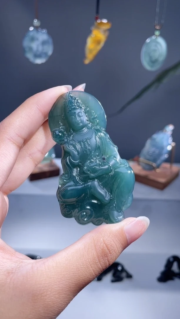 翡翠未镶嵌颈饰观音