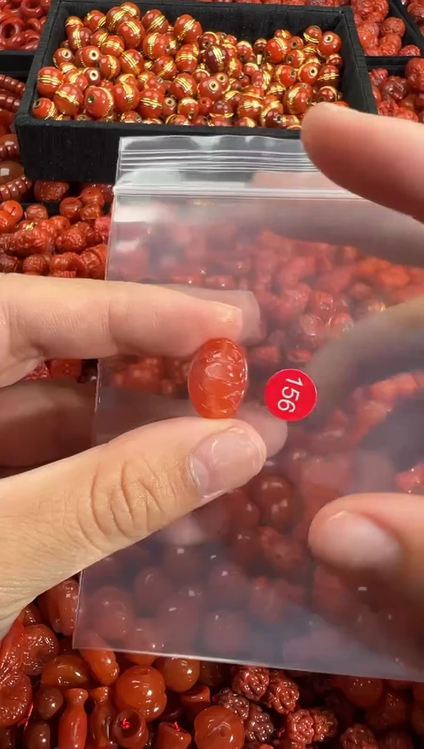 南红玛瑙未镶嵌颈饰1